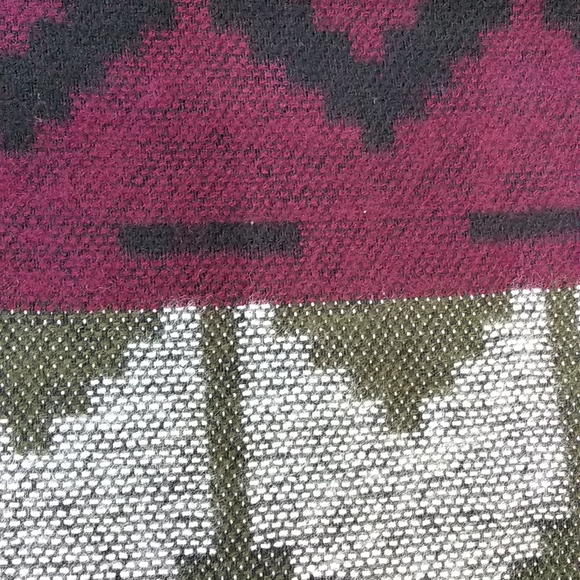 Reversible Shawl / Poncho - Picture 6 of 7